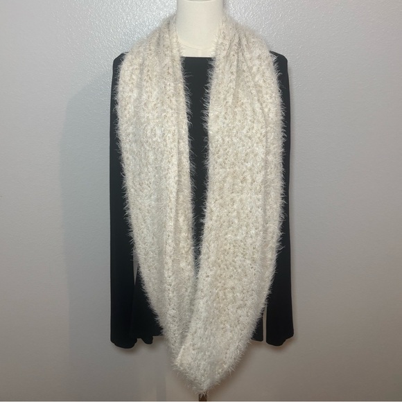 Chico’s Luxe Fuzzy Knit Infinity Scarf Gold Metallic Accent Ivory OS - Picture 3 of 10